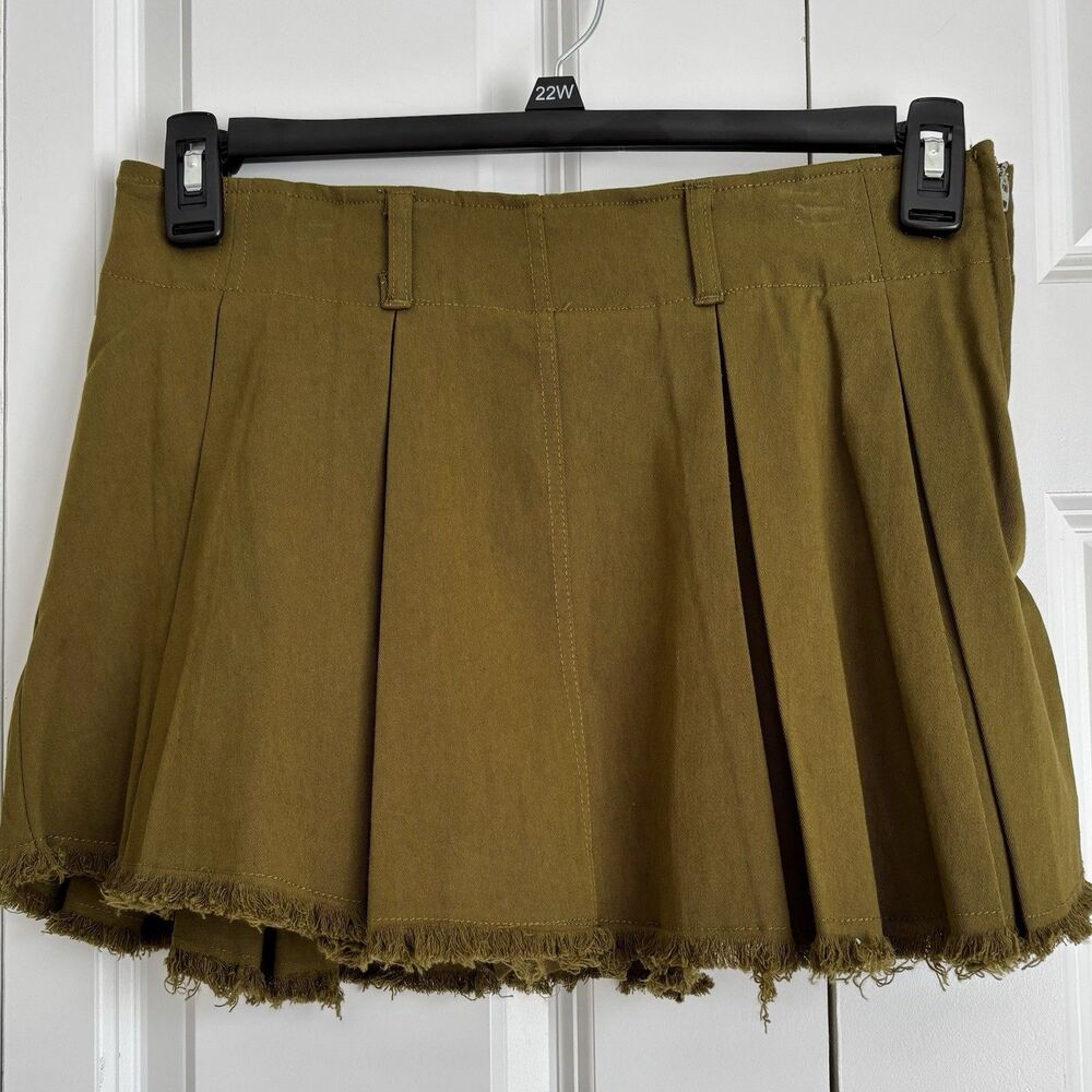 Pleated Mini Skort Junior's Size M and L Ultra Flirt Green Demin Strech Raw Edge